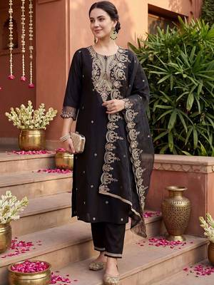 Women Ethnic Motifs Embroidered Thread Work Liva Kurta with Trousers & With Dupatta 6