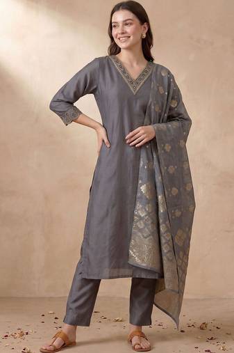Women Ethnic Motifs Embroidered Kurta with Trousers & With Dupatta