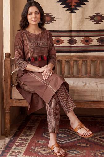 Women Ethnic Motifs Printed Cotton Kurta with Trousers