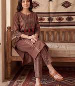 Women Ethnic Motifs Printed Cotton Kurta with Trousers