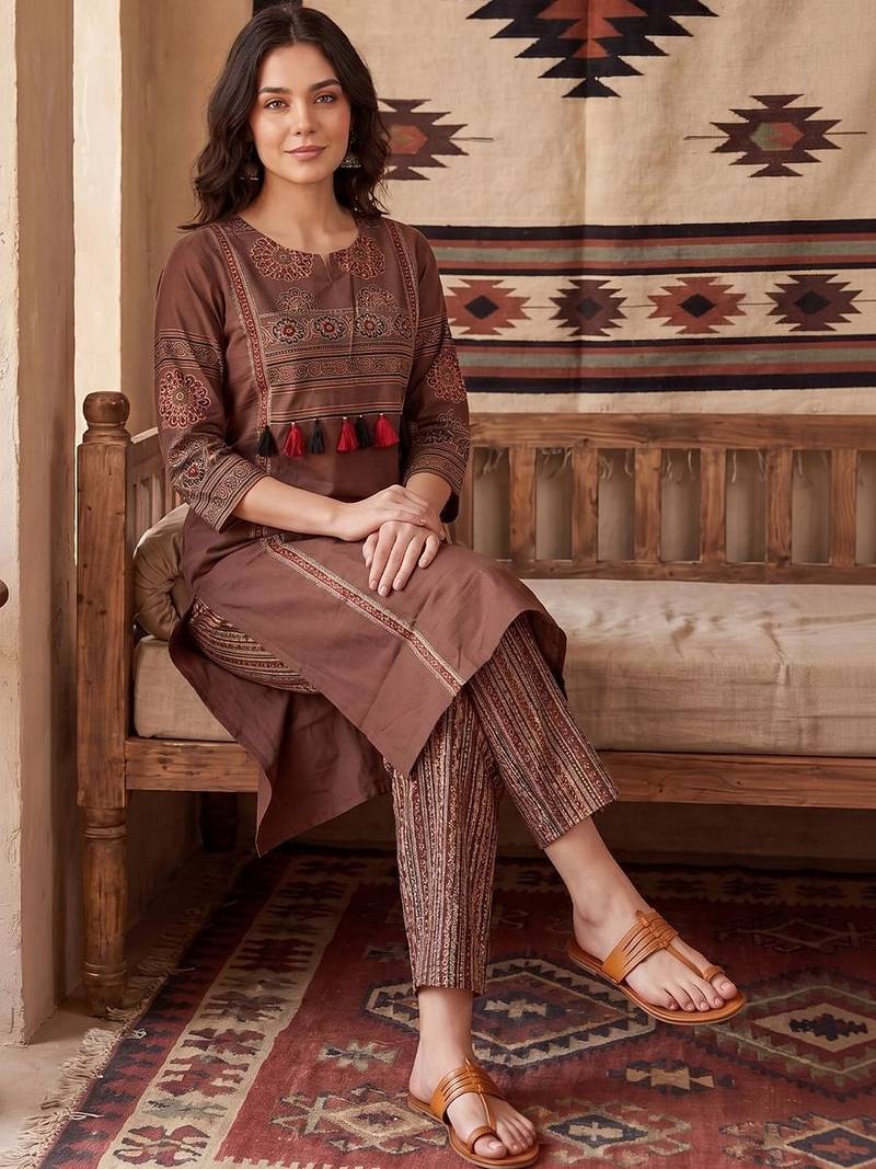 Women Ethnic Motifs Printed Cotton Kurta with Trousers