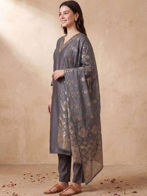 Women Ethnic Motifs Embroidered Kurta with Trousers & With Dupatta 3