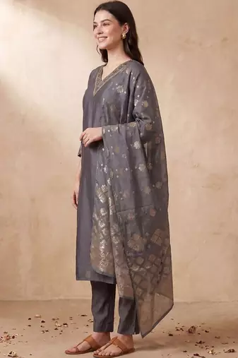 Women Ethnic Motifs Embroidered Kurta with Trousers & With Dupatta