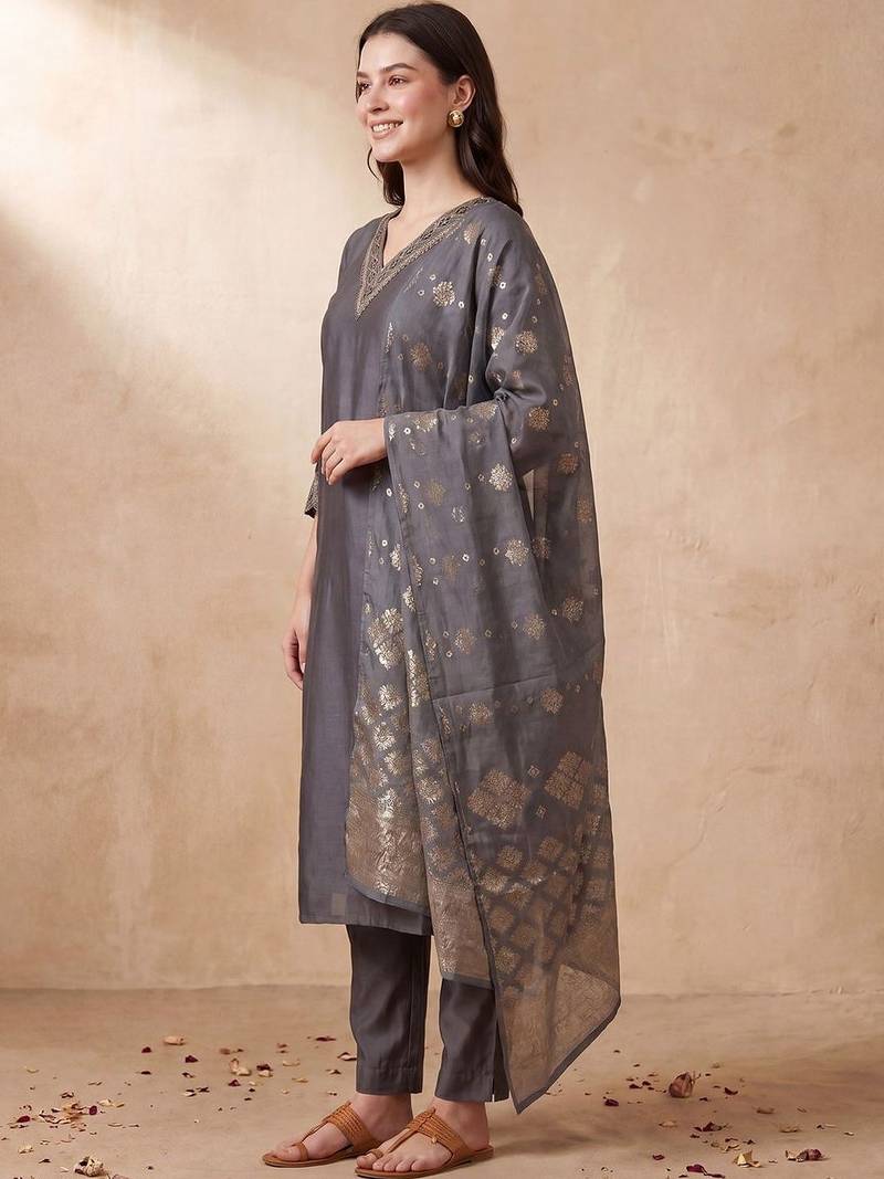 Women Ethnic Motifs Embroidered Kurta with Trousers & With Dupatta