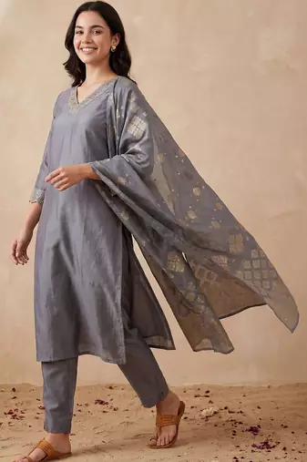 Women Ethnic Motifs Embroidered Kurta with Trousers & With Dupatta