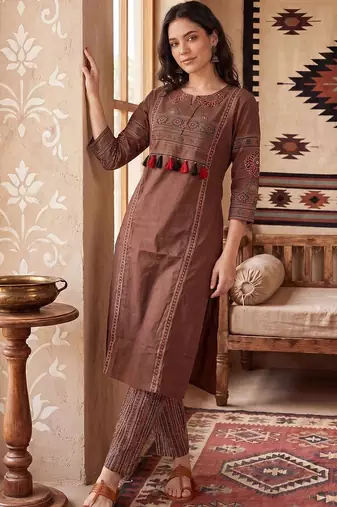 Women Ethnic Motifs Printed Cotton Kurta with Trousers
