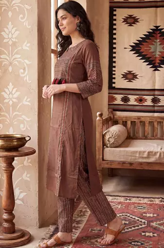 Women Ethnic Motifs Printed Cotton Kurta with Trousers