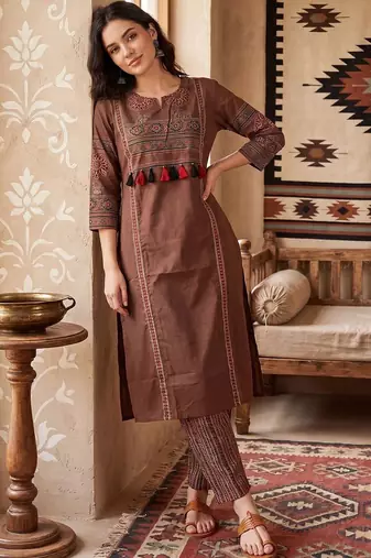 Women Ethnic Motifs Printed Cotton Kurta with Trousers