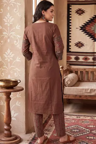 Women Ethnic Motifs Printed Cotton Kurta with Trousers