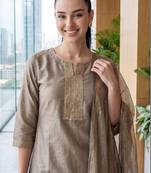 Women Thread Work Kurta with Trousers & With Dupatta