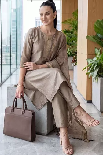Women Thread Work Kurta with Trousers & With Dupatta
