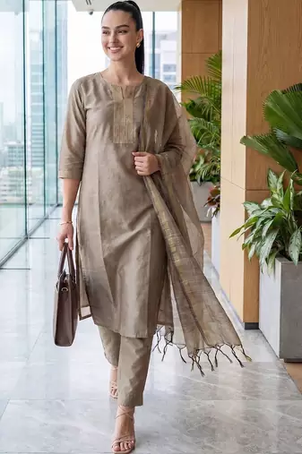 Women Thread Work Kurta with Trousers & With Dupatta