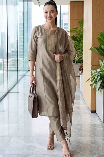 Women Thread Work Kurta with Trousers & With Dupatta