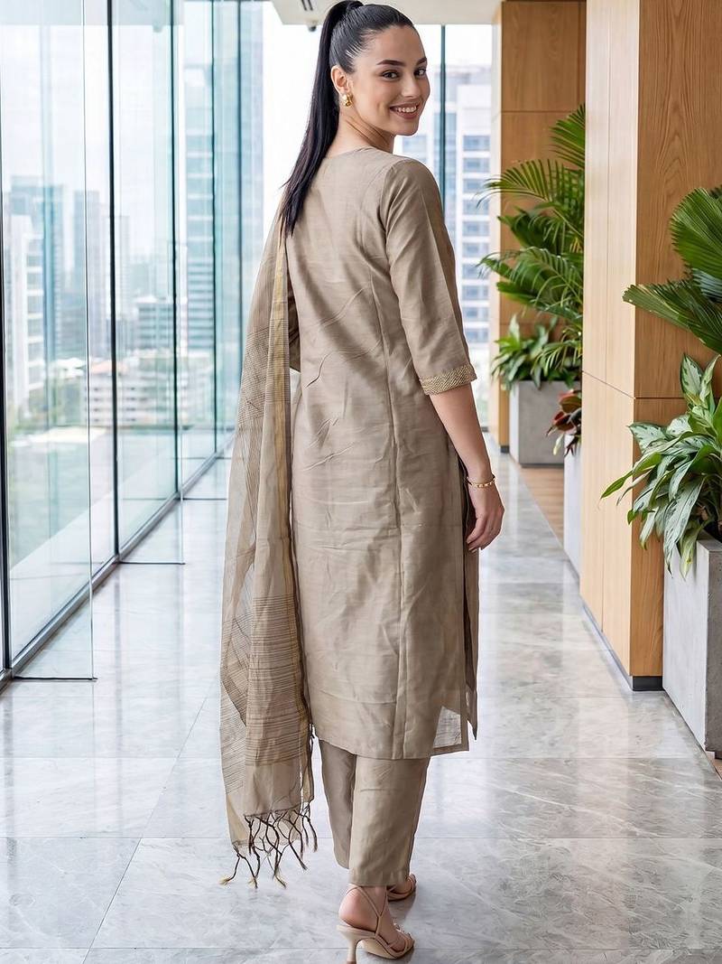 Women Thread Work Kurta with Trousers & With Dupatta