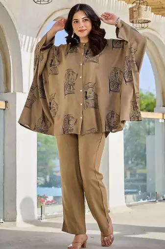 Women Printed Kurta with Trousers