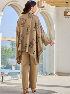 Women Printed Kurta with Trousers 5