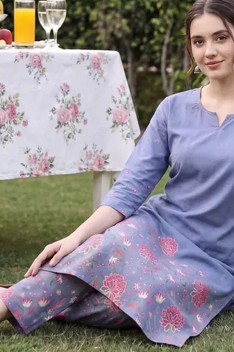 Women Floral Printed Cotton Kurta with Trousers