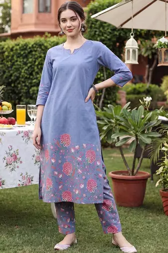 Women Floral Printed Cotton Kurta with Trousers