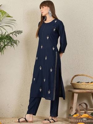 Ethnic Motifs Embroidered Straight Kurta With Trouser 3