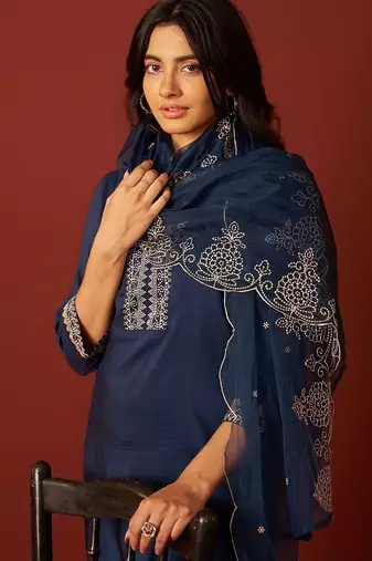 Women Floral Embroidered Kurta with Trousers & Dupatta