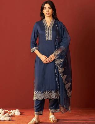 Women Floral Embroidered Kurta with Trousers & Dupatta 2