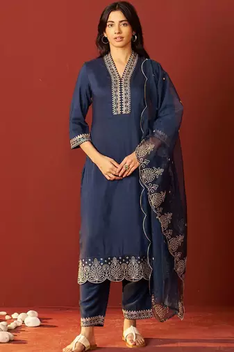 Women Floral Embroidered Kurta with Trousers & Dupatta