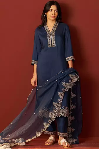 Women Floral Embroidered Kurta with Trousers & Dupatta