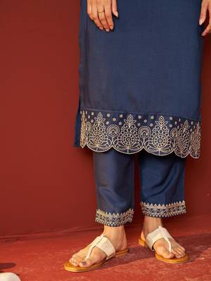 Women Floral Embroidered Kurta with Trousers & Dupatta 6