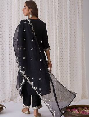Women Ethnic Motifs Embroidered Kurta with Trousers & With Dupatta 4