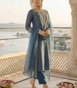 Women Floral Embroidered Thread Work Liva Kurta with Trousers & With Dupatta