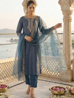 Women Floral Embroidered Thread Work Liva Kurta with Trousers & With Dupatta 2