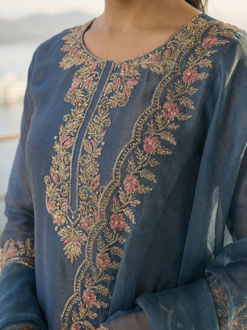 Women Floral Embroidered Thread Work Liva Kurta with Trousers & With Dupatta