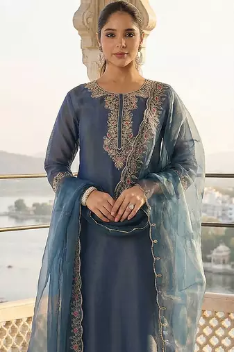 Women Floral Embroidered Thread Work Liva Kurta with Trousers & With Dupatta