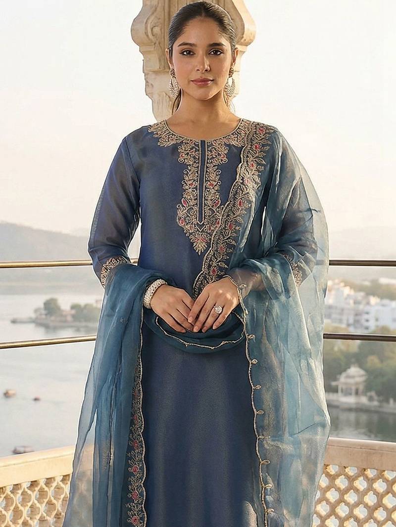 Women Floral Embroidered Thread Work Liva Kurta with Trousers & With Dupatta