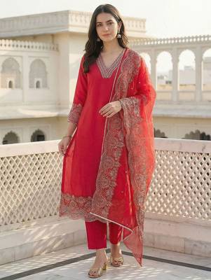 Women Embroidered Thread Work Kurta with Trousers & With Dupatta 1