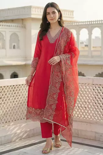 Women Embroidered Thread Work Kurta with Trousers & With Dupatta