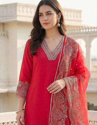 Women Embroidered Thread Work Kurta with Trousers & With Dupatta 2