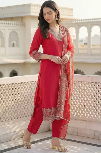 Women Embroidered Thread Work Kurta with Trousers & With Dupatta