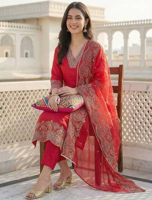 Women Embroidered Thread Work Kurta with Trousers & With Dupatta 5
