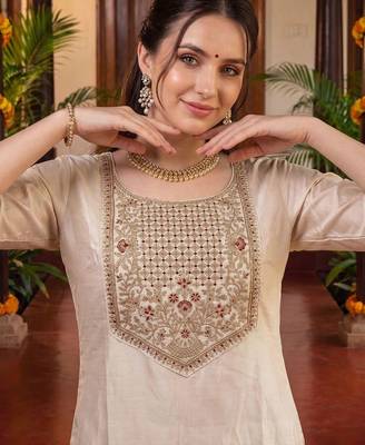 Women Ethnic Motifs Embroidered Thread Work Kurta with Trousers & With Dupatta 2