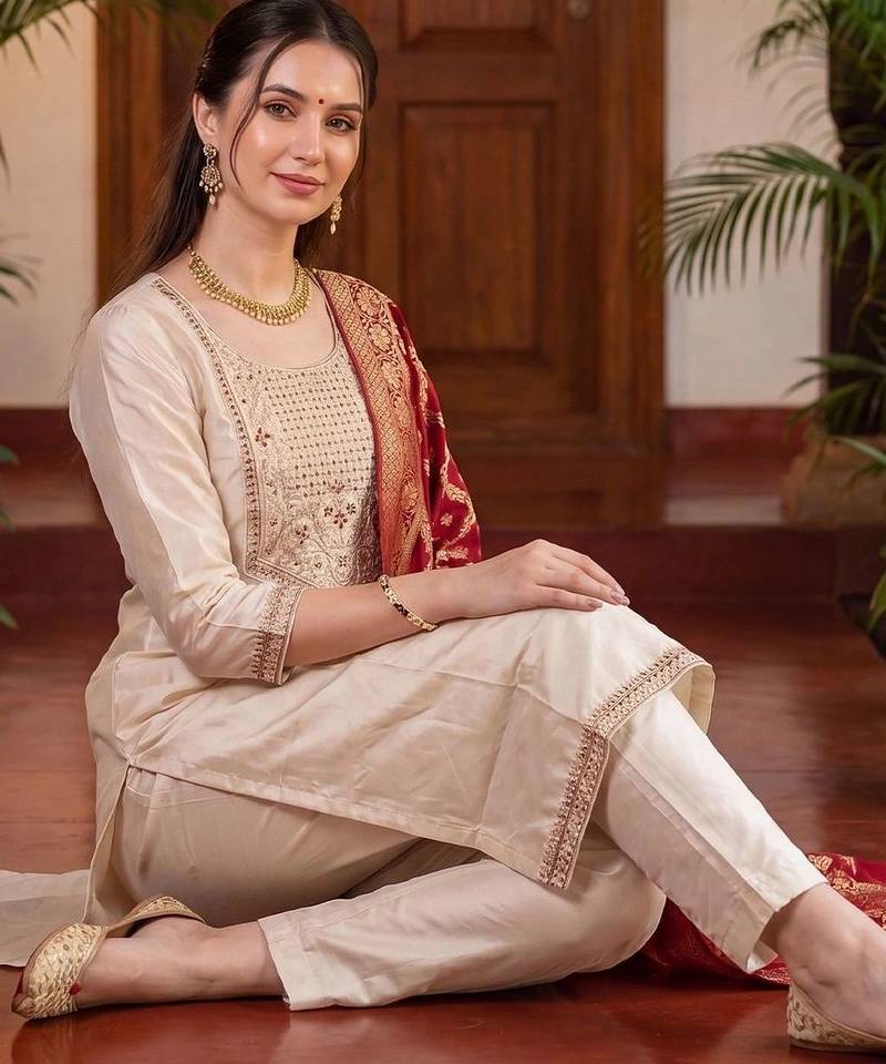 Women Ethnic Motifs Embroidered Thread Work Kurta with Trousers & With Dupatta