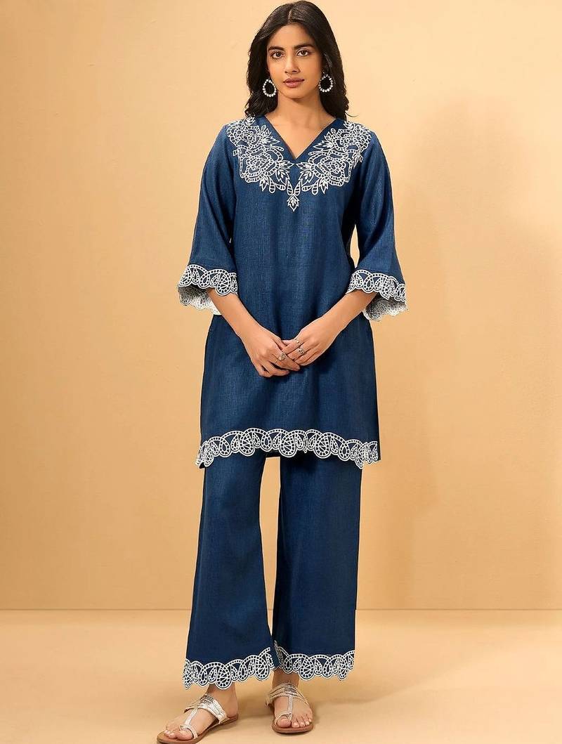 Women Ethnic Motifs Embroidered Thread Work Linen Kurta with Palazzos