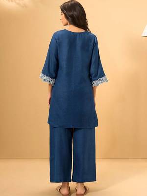 Women Ethnic Motifs Embroidered Thread Work Linen Kurta with Palazzos 2