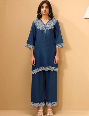 Women Ethnic Motifs Embroidered Thread Work Linen Kurta with Palazzos 3