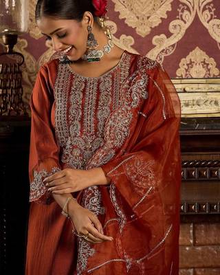 Ethnic Motifs Embroidered Zari Liva Kurta With Trousers & Dupatta 2
