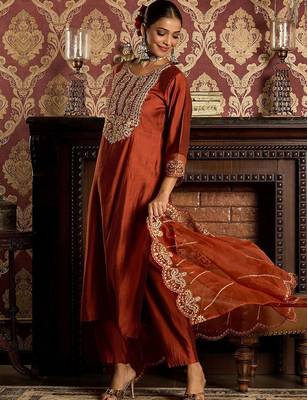 Ethnic Motifs Embroidered Zari Liva Kurta With Trousers & Dupatta 1