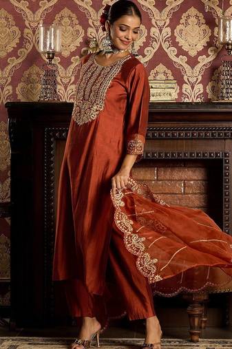 Ethnic Motifs Embroidered Zari Liva Kurta With Trousers & Dupatta