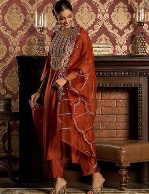 Ethnic Motifs Embroidered Zari Liva Kurta With Trousers & Dupatta 5
