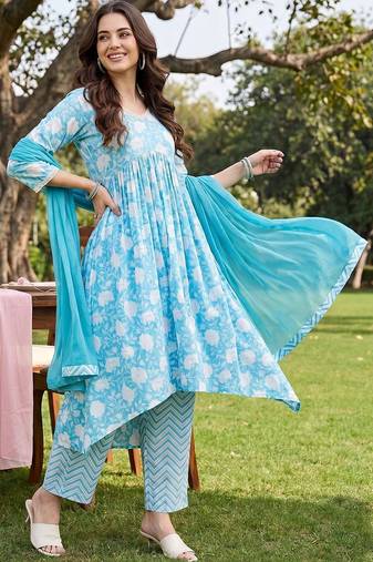 Women Floral Printed Empire Cotton Kurta With Trousers & Dupatta