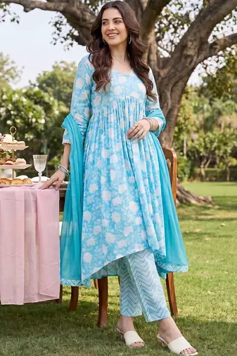 Women Floral Printed Empire Cotton Kurta With Trousers & Dupatta